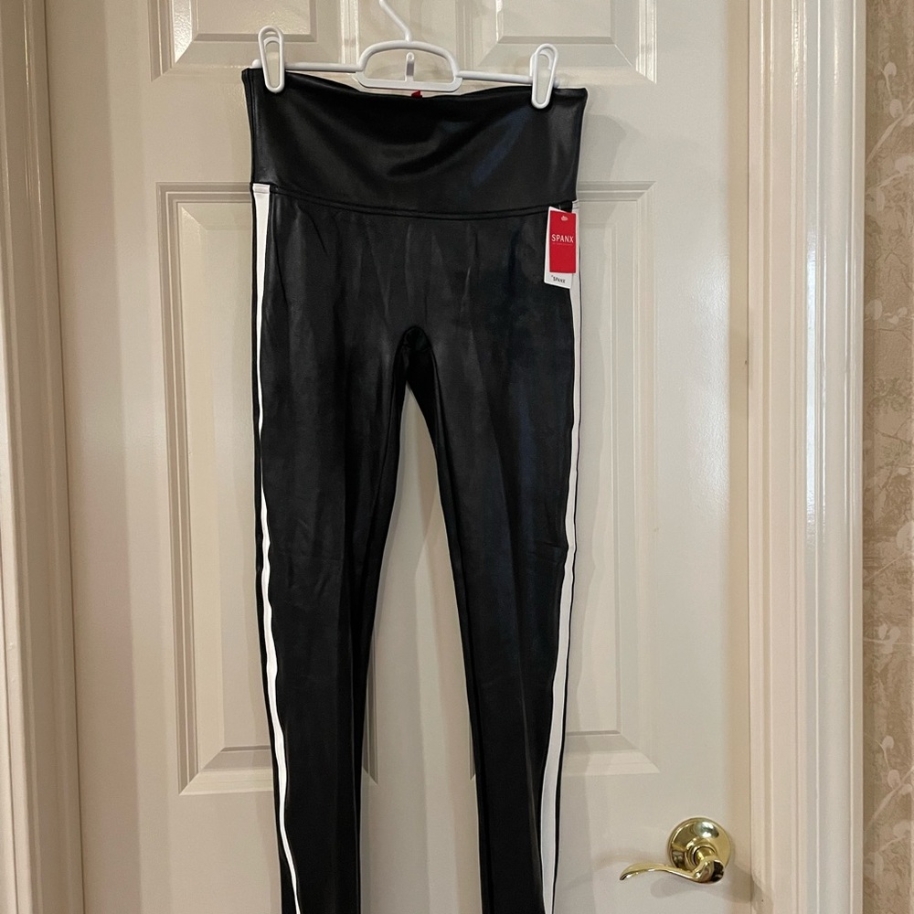 NWT Spanx Faux Leather Leggings in black with white Side Stripe size Medium